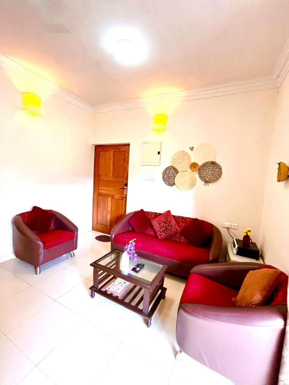 2bhk Full Privacy,no Restriction, Swimming Pool, Kitchen- Quirky Apartment Candolim