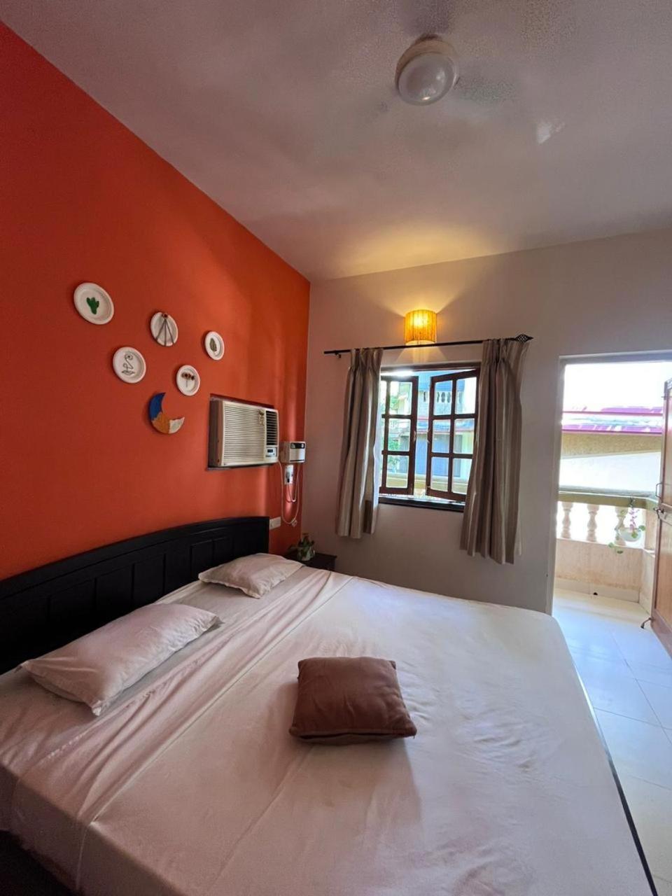 2bhk Full Privacy,no Restriction, Swimming Pool, Kitchen- Quirky Apartment Candolim