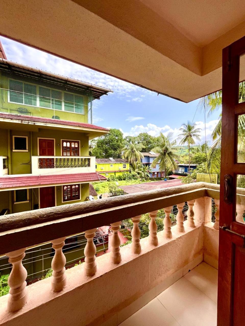 Apartment 2bhk Full Privacy,no Restriction, Swimming Pool, Kitchen- Quirky Candolim