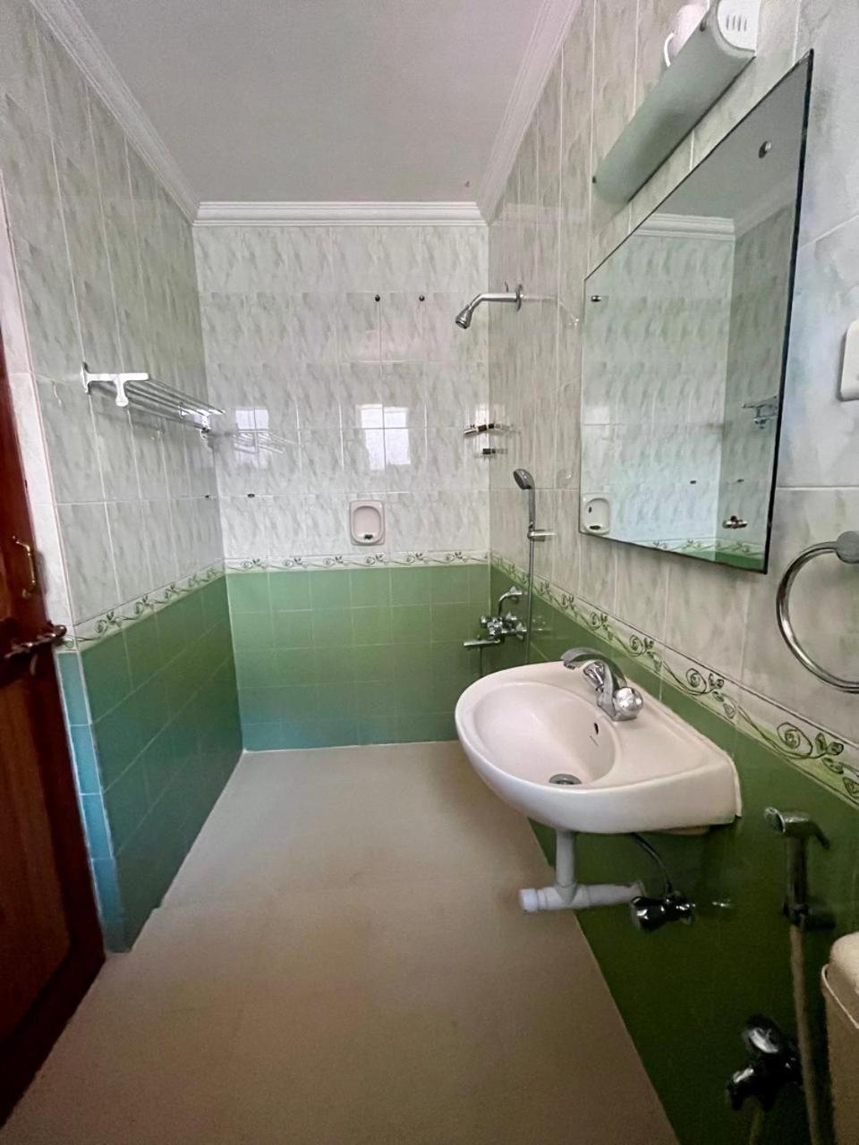 Apartment 2bhk Full Privacy,no Restriction, Swimming Pool, Kitchen- Quirky