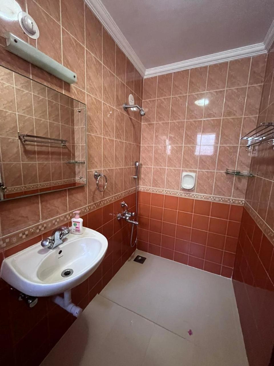 2bhk Full Privacy,no Restriction, Swimming Pool, Kitchen- Quirky